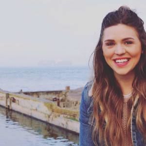 Meet your Posher, Dena